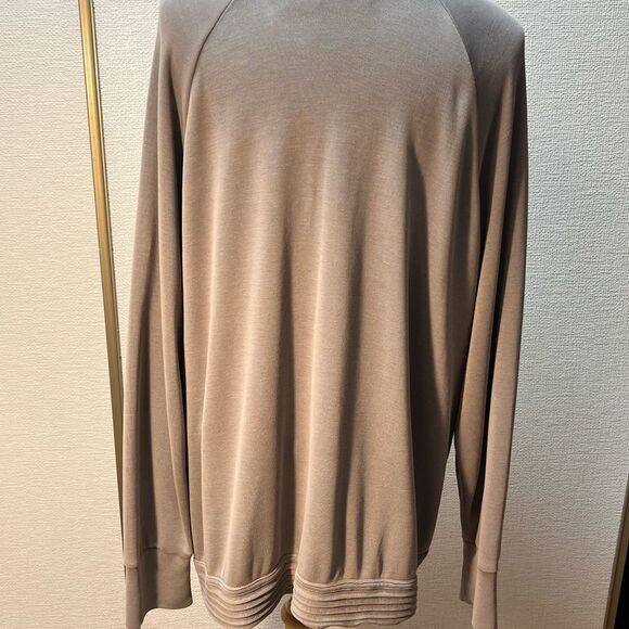 NWOT Athleta Serenity Criss Cross Sweatshirt - Picture 4 of 9